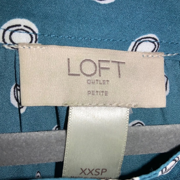 Loft petite blouse Sz XXSP long sleeve button cuff open pleat neckline - Picture 3 of 6